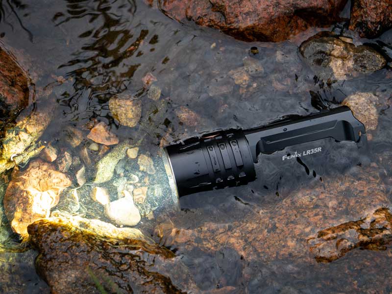 knifestock fenix lampes de poche tactiques étanches